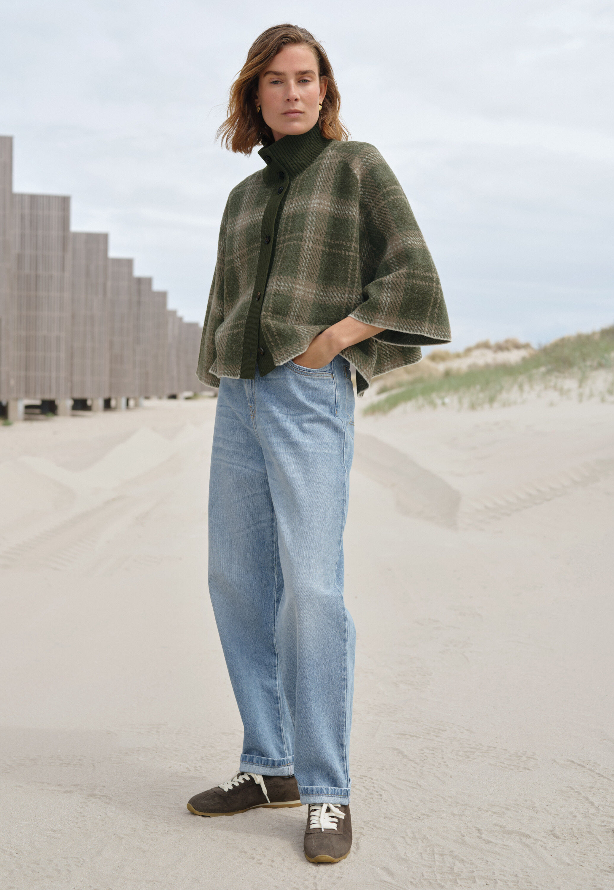 Sleeveless checked jacket