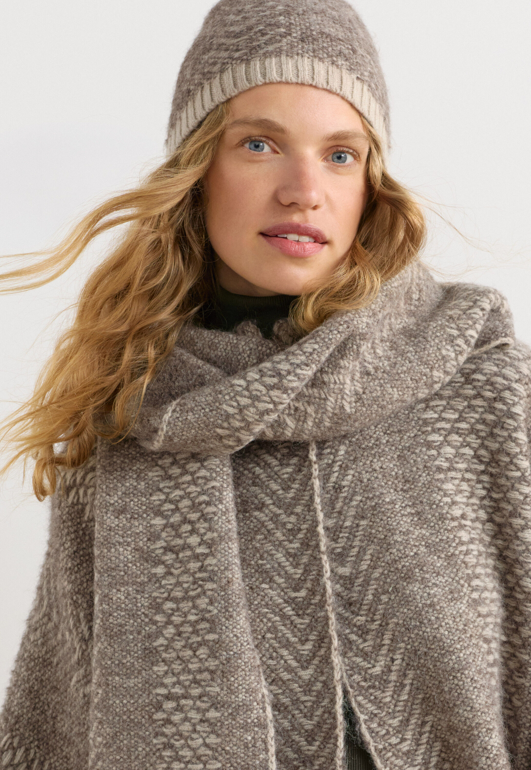 Sleeveless checked jacket