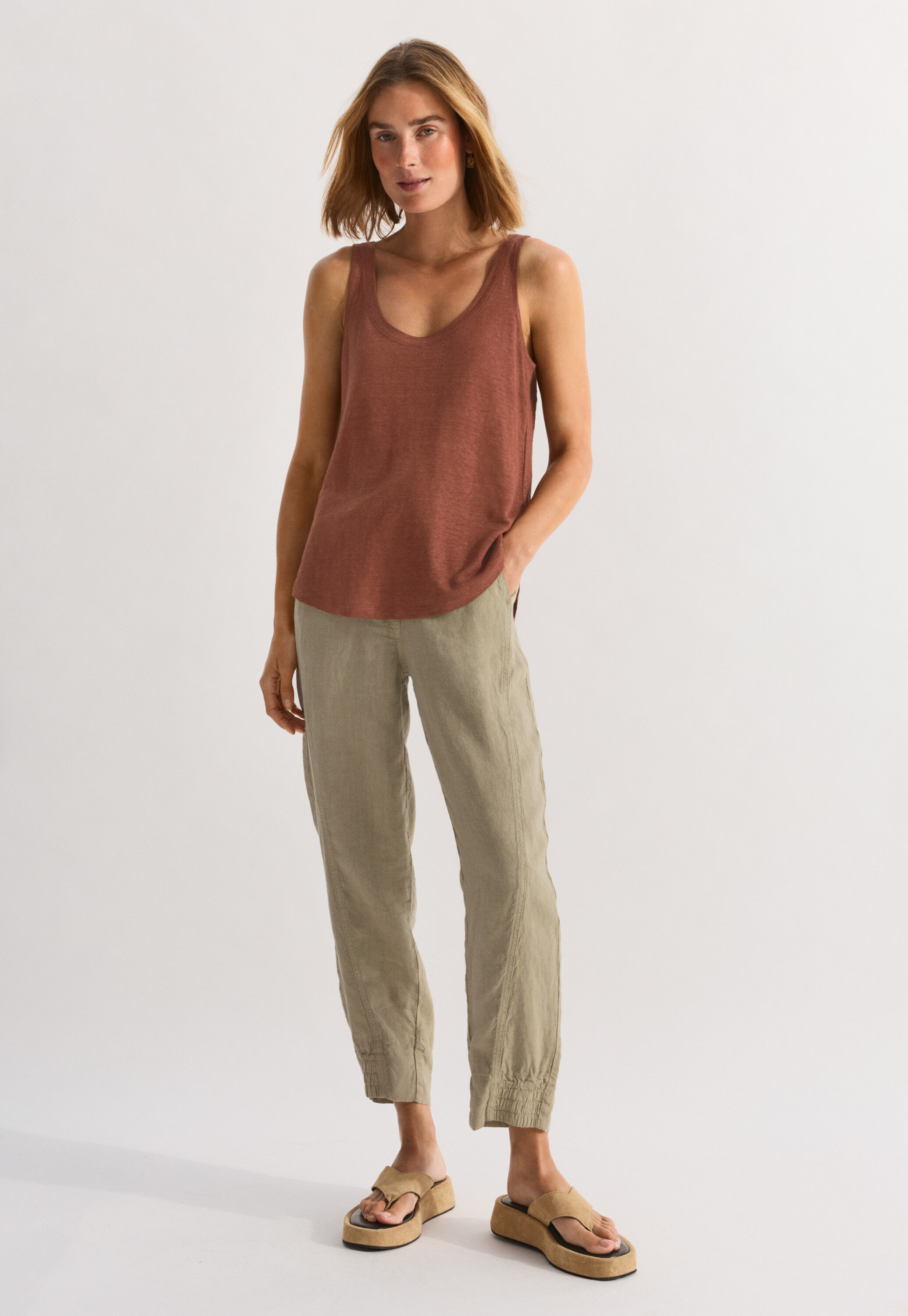 Scoop-neck vest
