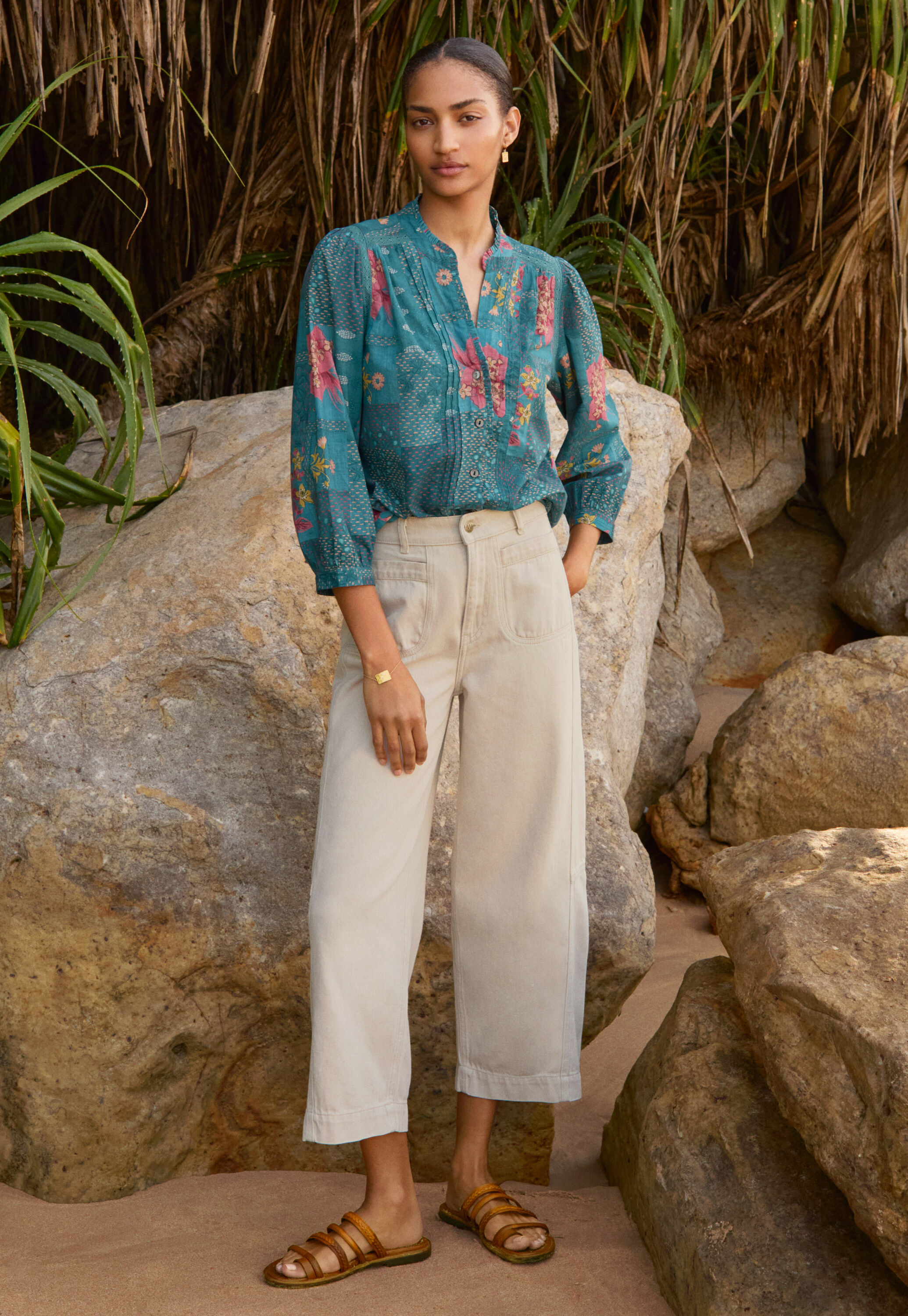 Cropped coloured jeans