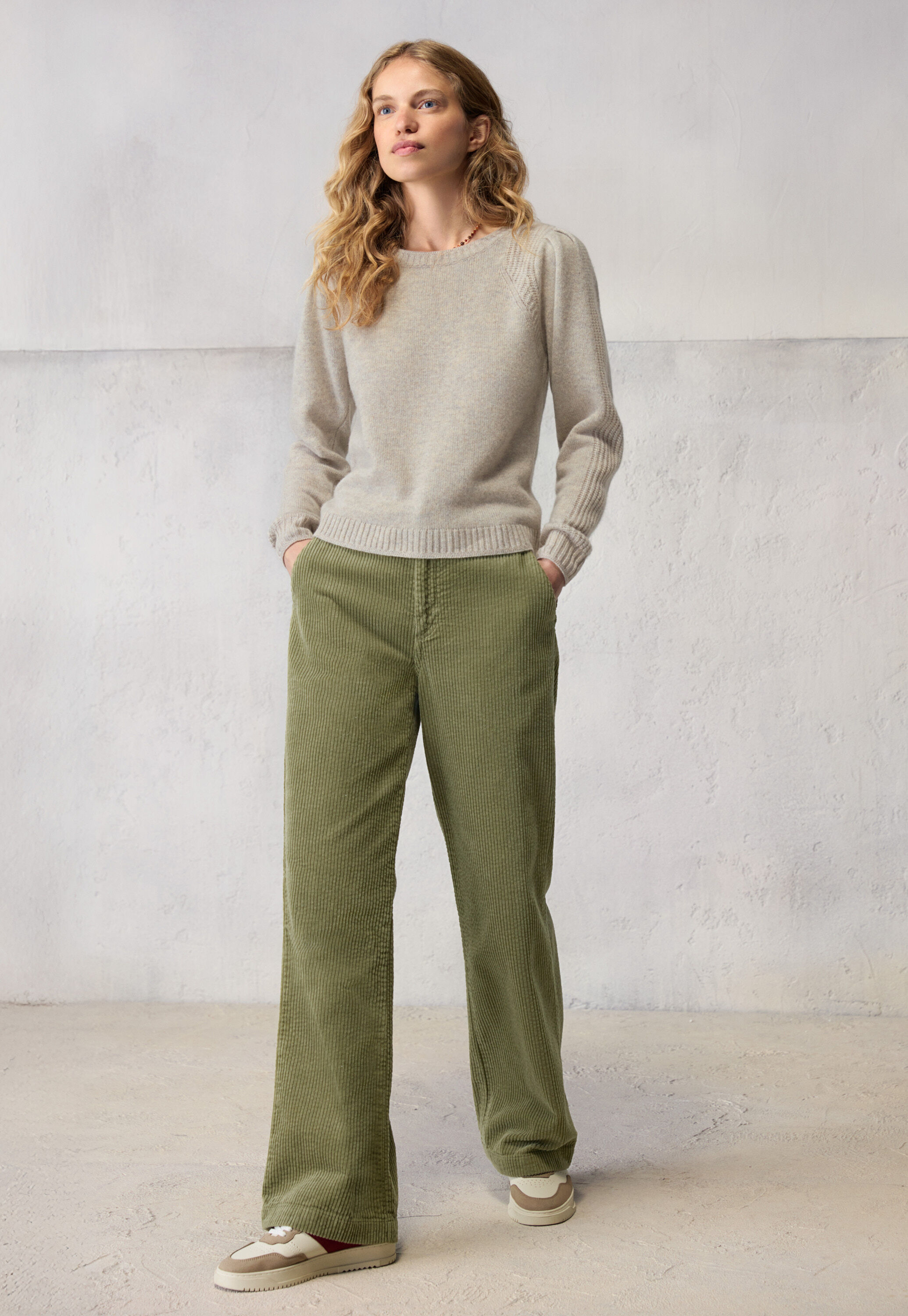 Puff-sleeve sweater